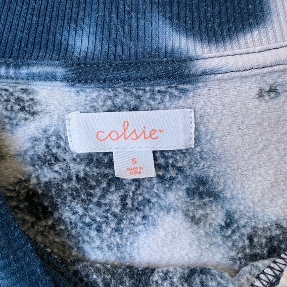 GUC Colsie Bleach Dye Raw Hem Cropped Sweatshirt - Picture 6 of 6